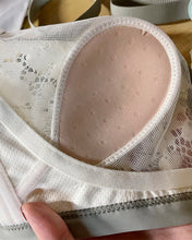 Load image into Gallery viewer, ASHPACO Lingerie, Lightweight Latex Lined Cup Wireless No Padded Full Coverage Plus Size Minimizing Bra