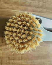 Load image into Gallery viewer, BEEMEEMASTER Dishwashing brush,Dish Brush with Bamboo Handle Built-in Scraper, Scrub Brush for Pans, Pots, Kitchen Sink Cleaning, Pack of 2