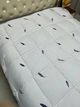 Load image into Gallery viewer, EDUSUYB Down quilt, 4 Corner Ties, Soft, Warm