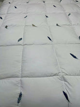 Load image into Gallery viewer, EDUSUYB Down quilt, 4 Corner Ties, Soft, Warm
