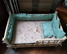 Load image into Gallery viewer, FINOTIC Family pet bed, wooden pet bed, with cushion