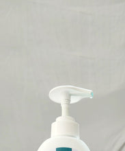 Load image into Gallery viewer, KaraStar pet shampoo,Natural Organic 5 In 1 Oatmeal Pet Shampoo + Conditioner-Dog and cat Grooming Supplies-Odor Control Tearless Blend wth Aloe Vera Gel For Allergy Relief & Itchy Dry Sensitive Skin