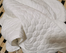 Load image into Gallery viewer, Lukkse high-quality soft mattress, honeycomb cotton pad, breathable,
