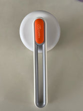 Load image into Gallery viewer, catiorz Pet brush,Self-Cleaning Brush Comb Pet Cat Dog Grooming Long Short Hair