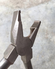 Load image into Gallery viewer, yangran Pincers, with Anti-Slip Handles, for Cutter Wire, Bending Steel Wire, Small Object Grasping, Etc. 2Pcs, 6 inch