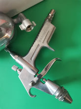 Load image into Gallery viewer, DAXINYANG Spray guns for painting,Professional siphon spray gun with nozzle, used for furniture, car maintenance, etc
