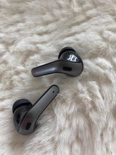 Load image into Gallery viewer, ChubbyShield Earphones, Wireless Earphones, Bluetooth Wireless Earphones
