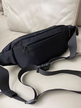 Load image into Gallery viewer, fnzone Waistpack, hip pack with adjustable straps, suitable for outdoor exercise and travel
