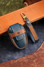 Load image into Gallery viewer, Keycases,High end personalized handmade genuine cowhide car keycase buckle
