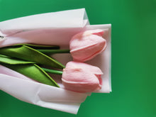 Load image into Gallery viewer, DABOUS Artificial flowers, 2 artificial tulips arranged in bouquet, with exquisite packaging
