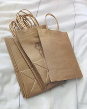 Load image into Gallery viewer, Aocass gift bag,Paper Bags with Handles Mixed Size Bags Recyclable Kraft Paper Shopping Bags, Craft Bags, for Gifts, Shopping, Packaging, Merchandise, Grocery and Craft
