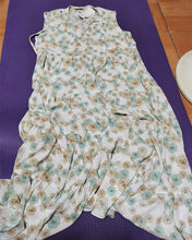 Load image into Gallery viewer, Gnoved women&#39;s dress, summer sleeveless floral bohemian V-neck buttoned flowing dress S-XL
