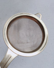 Load image into Gallery viewer, Anbadum household sieve, stainless steel filter with plastic handle
