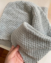 Load image into Gallery viewer, lovmild Bath Towels – Luxurious and Soft – Ultra Absorbent – 100% Cotton – 600 GSM – Solid Construction – Hotel, Spa Quality – Ideal for Daily Use
