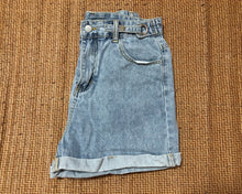 Load image into Gallery viewer, Flowersea pants, women&#39;s teen retro denim high-waisted denim shorts with pleated hem
