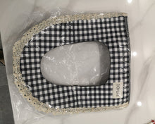 Load image into Gallery viewer, DOYLKE toilet seat, soft, thicker and warmer washable cloth toilet seat, suitable for most sizes of bathroom toilet covers
