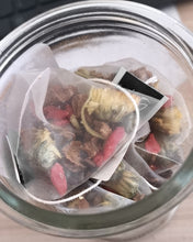 Load image into Gallery viewer, Peach chrysanthemum tea bag-4 kinds of mixed chrysanthemum peach medlar honeysuckle-15 bags
