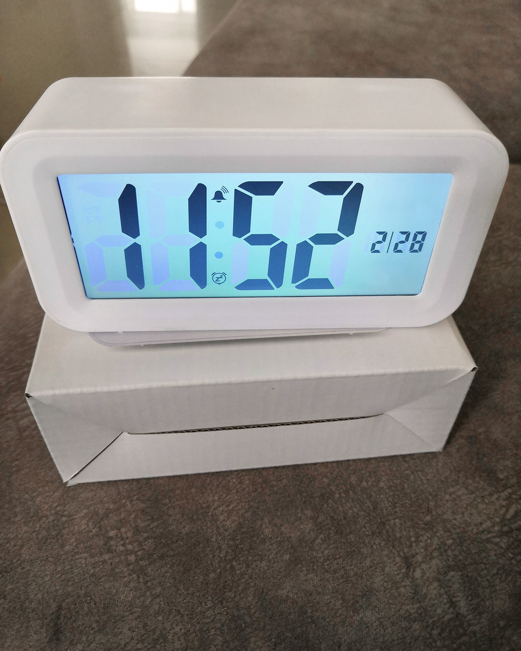 FANKEE-Led Display Digital Alarm Clock Battery Operated Smart Night Light Easy Operation Clock