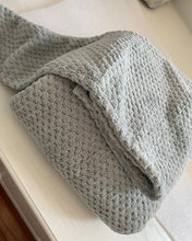 Load image into Gallery viewer, lovmild Bath Towels – Luxurious and Soft – Ultra Absorbent – 100% Cotton – 600 GSM – Solid Construction – Hotel, Spa Quality – Ideal for Daily Use
