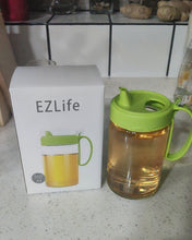 Load image into Gallery viewer, EZLife kitchen oil bottle, automatic flip-top cooking oil bottle, glass oil bottle with coaster, suitable for olive oil, vinegar, soy sauce, maple syrup
