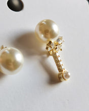 Load image into Gallery viewer, IRIDIPITY earrings, selected ladies pearl earrings, cubic zirconia flower inlaid with rhinestones, gold drop earrings
