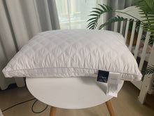 Load image into Gallery viewer, Jesqaro pillow, soft, supportive and non-allergic pillow
