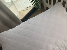 Load image into Gallery viewer, Jesqaro pillow, soft, supportive and non-allergic pillow
