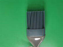 Load image into Gallery viewer, RETUXEP Silicone dressing brush with soft and flexible bristles, oil brush for grilled and baked meats, grill and oil
