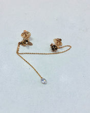 Load image into Gallery viewer, hongker ornamental novelty pin, vintage style bee and flower chain brooch, lady, girl, lady, gold
